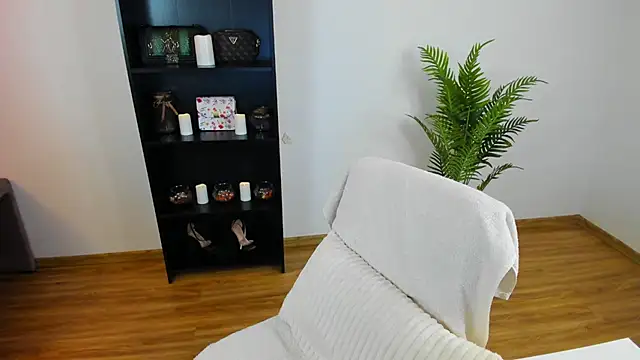 khloe starrr online show from May 25, 2026, 4:38 pm