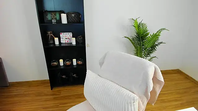khloe starrr online show from April 27, 2026, 4:49 pm
