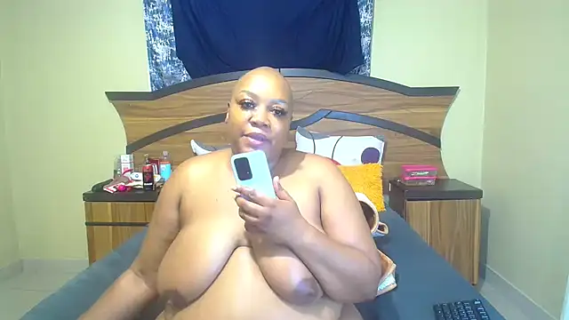 Queenxxxjesy online show from April 18, 2026, 7:51 pm