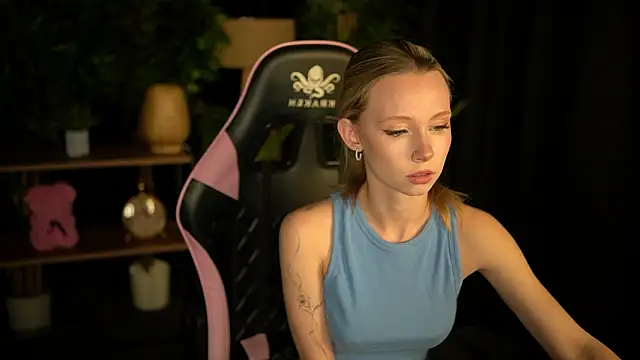 SweetDaisy me online show from March 24, 2026, 4:07 pm