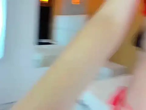 LolaWhite online show from April 19, 2026, 4:35 am