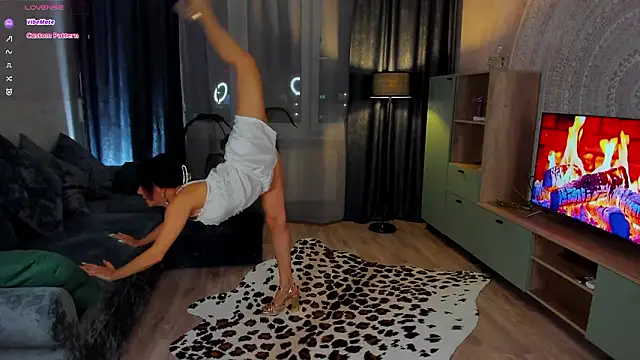 Shanita moon online show from March 31, 2026, 6:21 pm