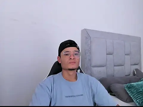 FredericSloan online show from March 4, 2026, 6:37 pm