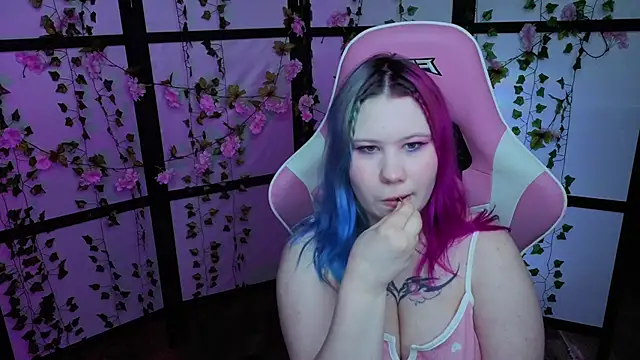 Snapshot of kitsune_little chatting on June 10, 2026, 11:06 pm kitsune little online show from June 10, 2026, 11:06 pm