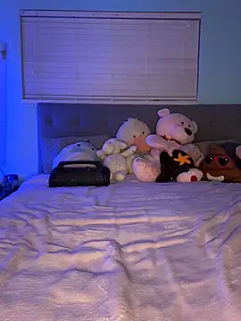 daniella monroe online show from March 18, 2026, 1:53 am