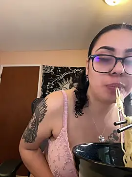 daniella monroe online show from February 27, 2026, 5:46 pm