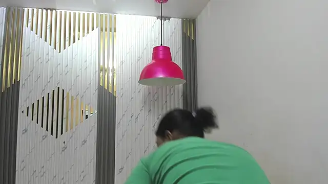 SaraaLopeez online show from March 3, 2026, 7:43 pm