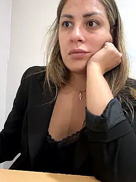 Snapshot of leona-david chatting on June 2, 2026, 3:34 pm leona-david online show from June 2, 2026, 3:34 pm
