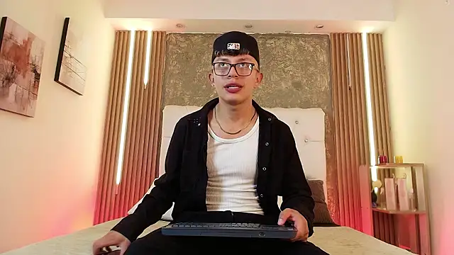 Dark Nico online show from March 19, 2026, 3:50 am