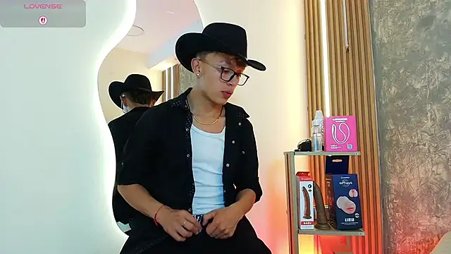 Dark Nico online show from April 19, 2026, 4:02 am