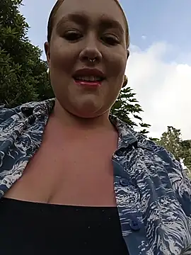 Snapshot of Freckless_ chatting on February 21, 2026, 8:44 pm Freckless online show from February 21, 2026, 8:44 pm