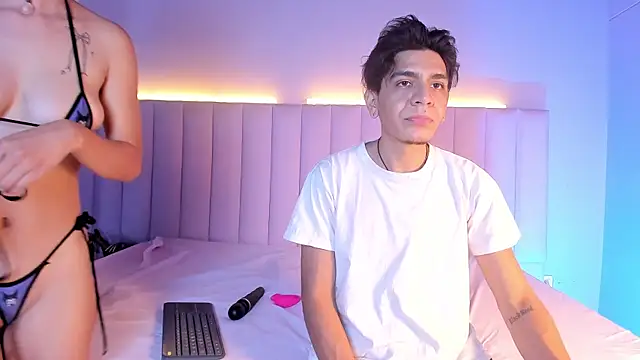 Snapshot of abrilandjulian chatting on July 7, 2026, 7:50 pm abrilandjulian online show from July 7, 2026, 7:50 pm
