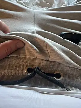 Snapshot of zwigge75 chatting on March 22, 2026, 9:11 am zwigge75 online show from March 22, 2026, 9:11 am