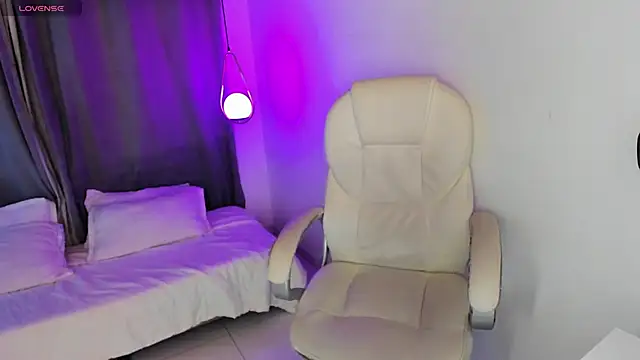 Irisbeel online show from April 18, 2026, 5:10 am