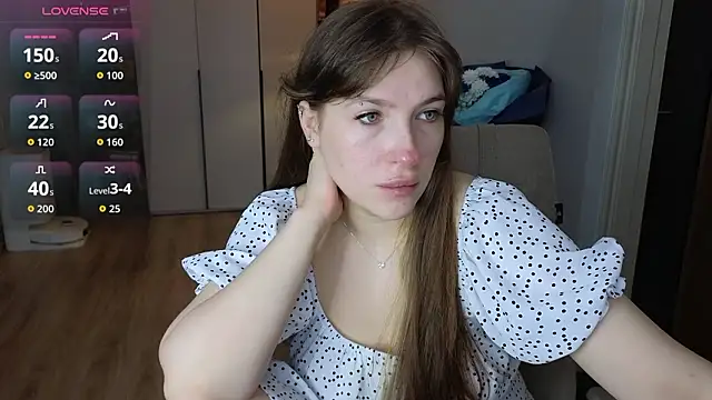 Snapshot of HennessyA chatting on February 17, 2026, 5:05 am HennessyA online show from February 17, 2026, 5:05 am