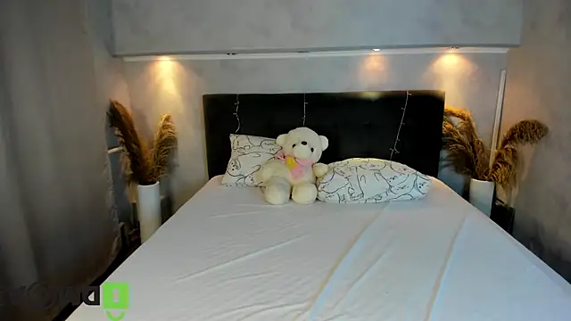 Emily Lews online show from February 28, 2026, 1:05 am