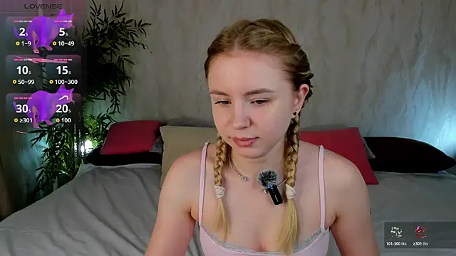 Snapshot of Linda__Bloom chatting on July 2, 2026, 12:44 am Linda Bloom online show from July 2, 2026, 12:44 am