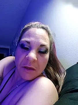 BrattyGirl2424 online show from February 20, 2026, 1:13 pm