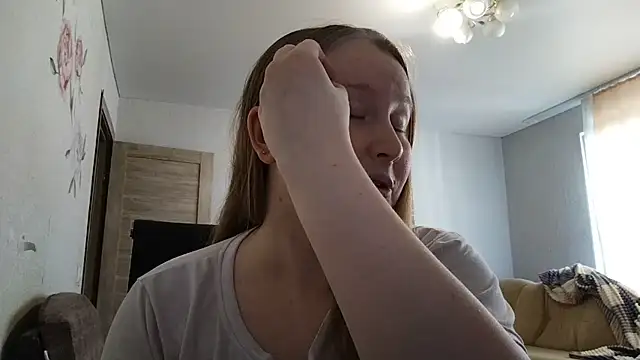 AnikaLipps online show from June 7, 2026, 6:18 am