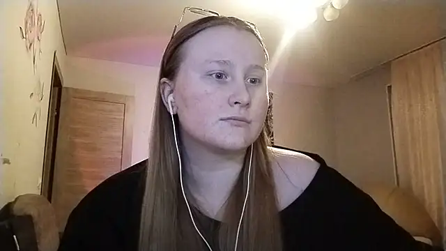 AnikaLipps online show from April 19, 2026, 2:01 am