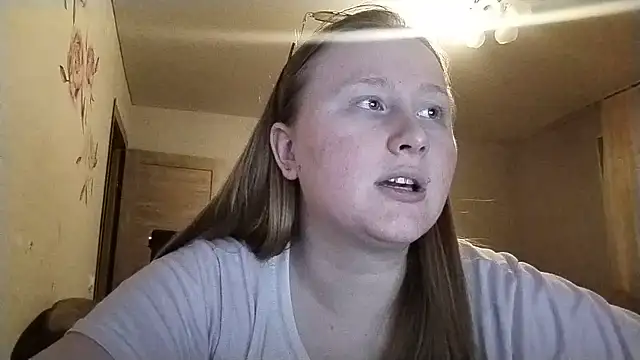 AnikaLipps online show from July 17, 2026, 9:01 pm