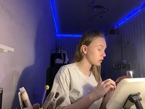 melissashineee online show from March 4, 2026, 11:40 am