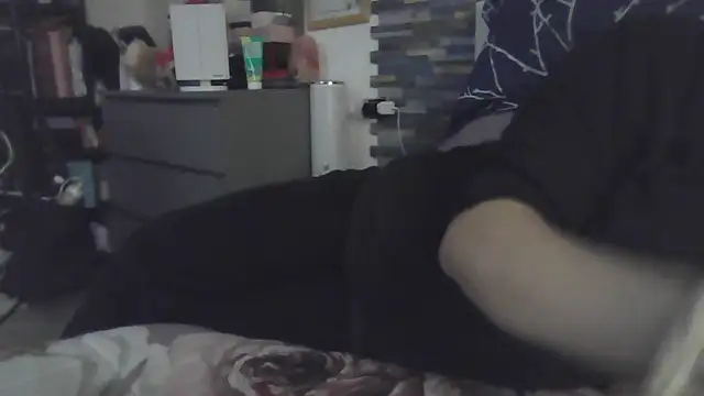 luanahot1 online show from March 16, 2026, 12:42 pm