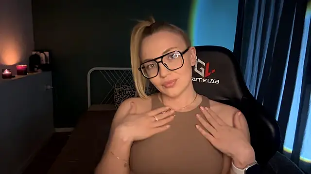 Miabby3 online show from February 25, 2026, 6:30 pm