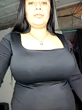 Snapshot of Gissele_Rubi chatting on March 10, 2026, 1:04 pm Gissele Rubi online show from March 10, 2026, 1:04 pm