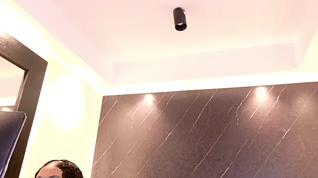 Kinsleybrown online show from April 11, 2026, 5:26 am