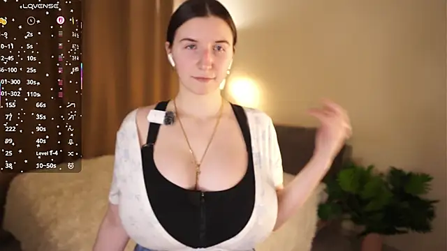 Snapshot of LuannStockbridge chatting on February 20, 2026, 6:43 pm LuannStockbridge online show from February 20, 2026, 6:43 pm