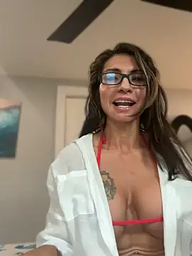 lunasexy79 online show from July 4, 2026, 2:43 pm