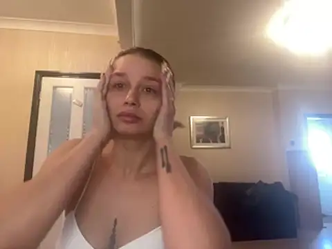 FoxyValentine online show from April 19, 2026, 10:05 am