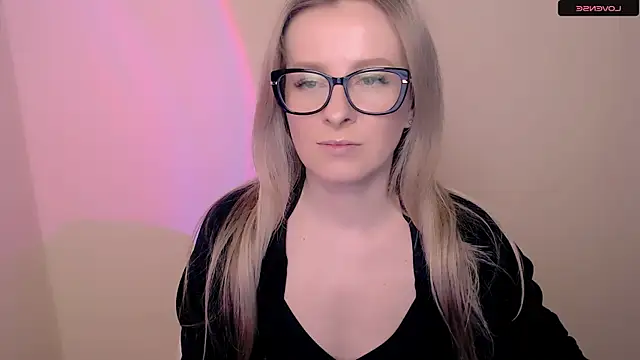 AnnePeach online show from April 15, 2026, 3:38 pm