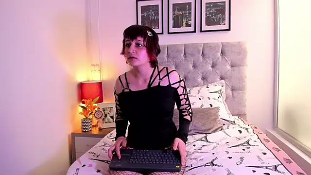 MichellJula online show from February 19, 2026, 7:33 pm