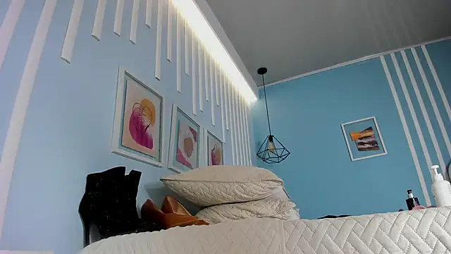 Saray Becker  online show from April 12, 2026, 10:07 am