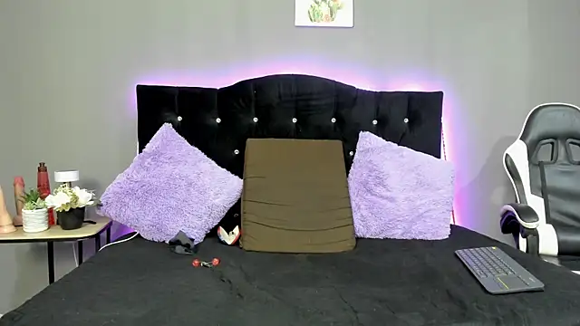 Ivy Heat online show from April 4, 2026, 2:29 am