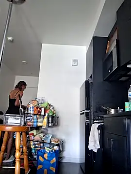 Cinnamonbunn online show from April 18, 2026, 8:20 pm