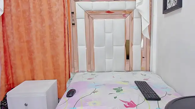 kimberly xoxo 3 online show from February 18, 2026, 3:26 am