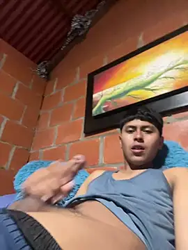 Snapshot of Miguel_960 chatting on May 1, 2026, 2:27 am Miguel 960 online show from May 1, 2026, 2:27 am