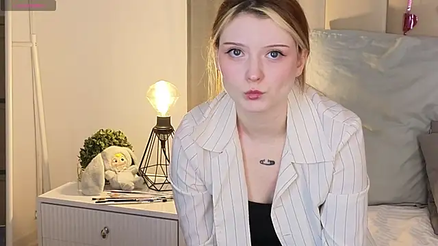 AlyssFrost online show from February 18, 2026, 4:03 pm