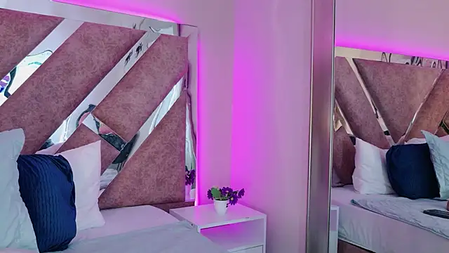 PerlaRogerss  online show from April 17, 2026, 12:30 pm