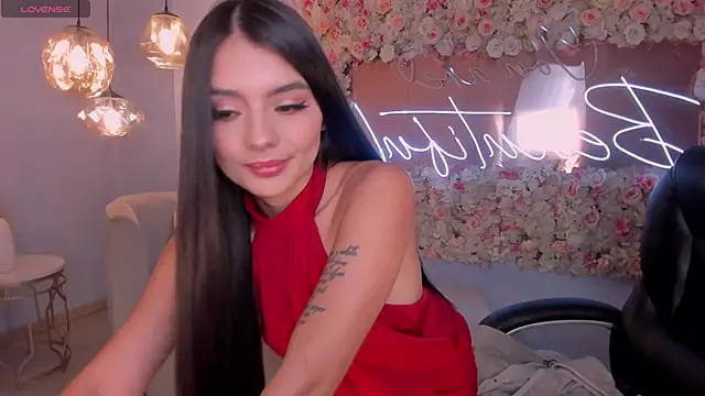 JulietteMoreau online show from April 18, 2026, 8:09 pm