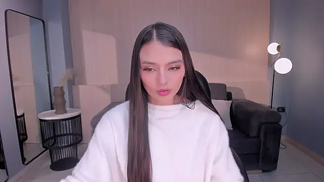 JulietteMoreau online show from April 3, 2026, 8:15 pm