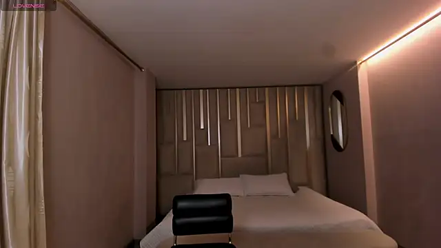 AmaraDivine online show from April 3, 2026, 12:00 pm