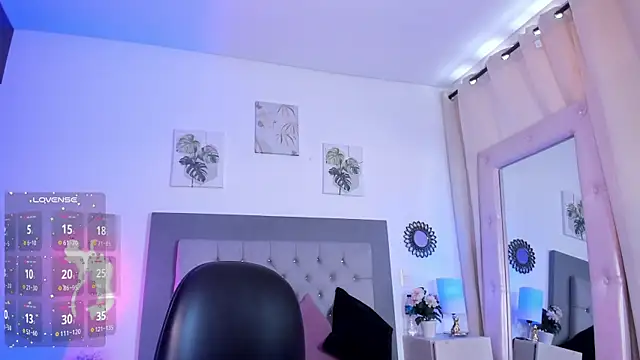 julietha Vega online show from April 18, 2026, 6:43 pm