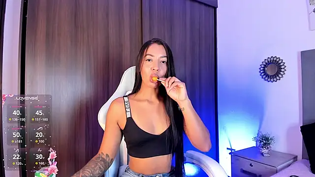 julietha Vega online show from March 10, 2026, 6:23 pm