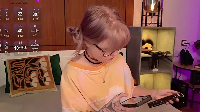 MoliQin online show from April 23, 2026, 7:04 am