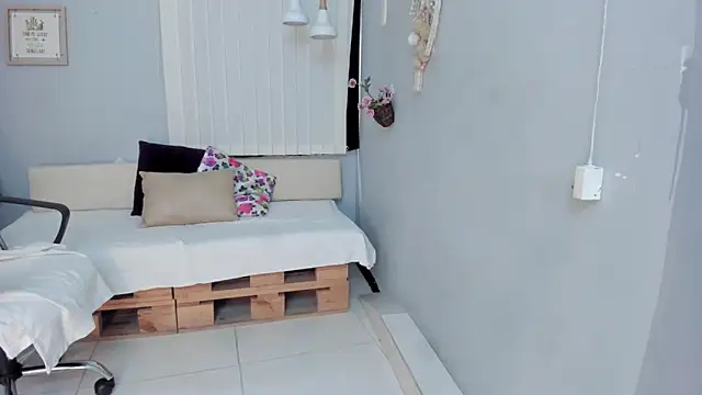 Amber Novoa online show from March 5, 2026, 12:35 pm