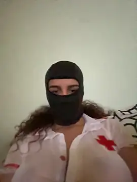 Snapshot of Esmeralda972 chatting on February 14, 2026, 9:04 pm Esmeralda972 online show from February 14, 2026, 9:04 pm